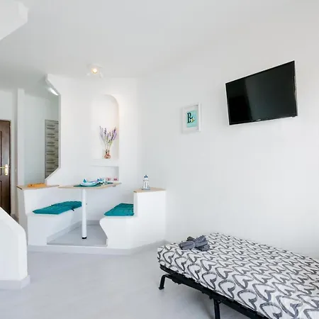 Apartment With Pool *